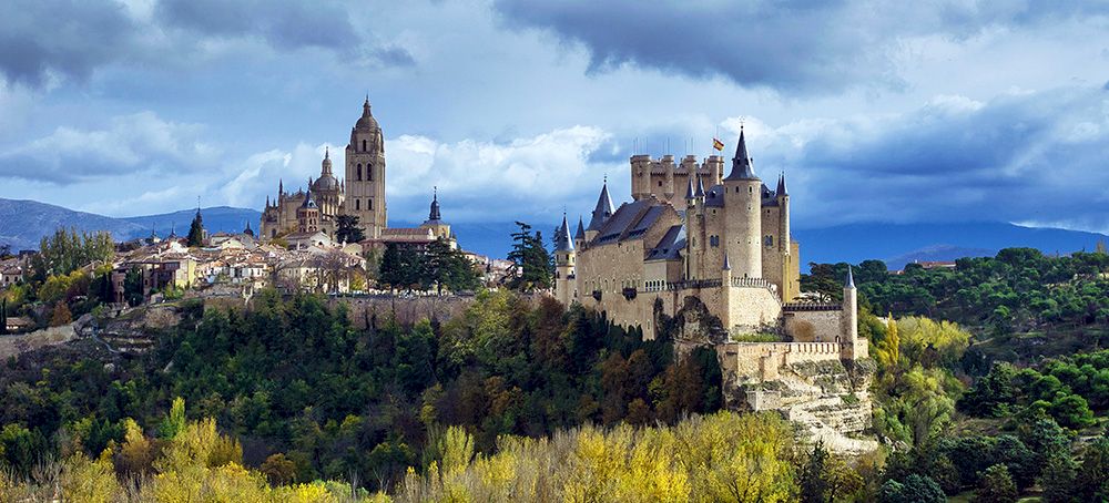 Het Alcázar en de gotische kathedraal van Segovia.