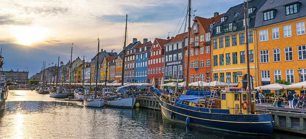 De kleurrijke huizen aan de Nyhavn in Kopenhagen.